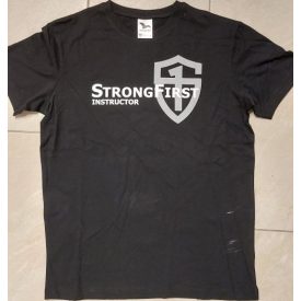 StrongFirst Instruktor Póló Pajzsos Fekete